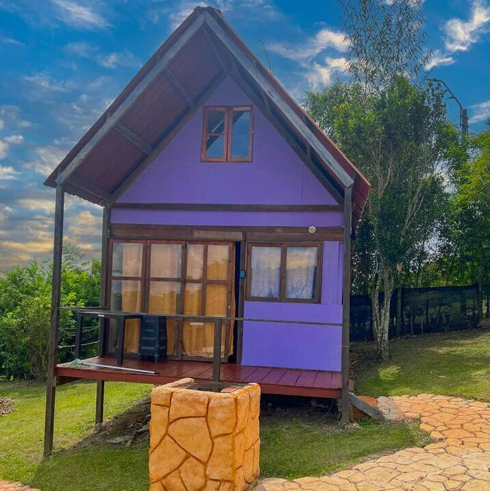 Cabaña Brisa en Calima Lake, Colombia, cabaña acogedora para descanso y turismo